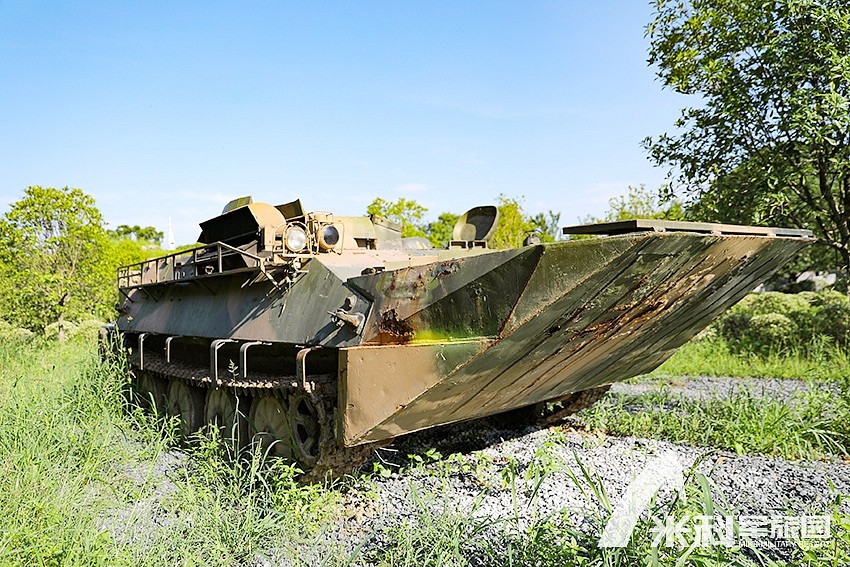 63C两栖装甲运兵车
